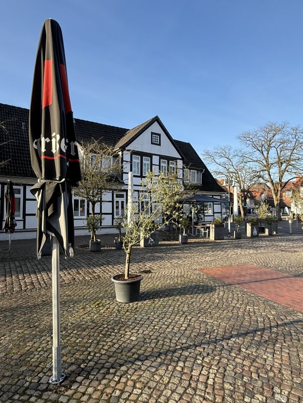Blick auf den Gastronomiebetrieb am Kirchhof