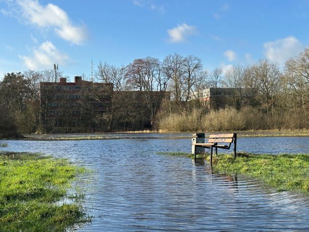 Die Wümme tritt regelmäßig über die Ufer. Regenrückhaltung und örtliche Versickerung soll den Fluss entlasten.