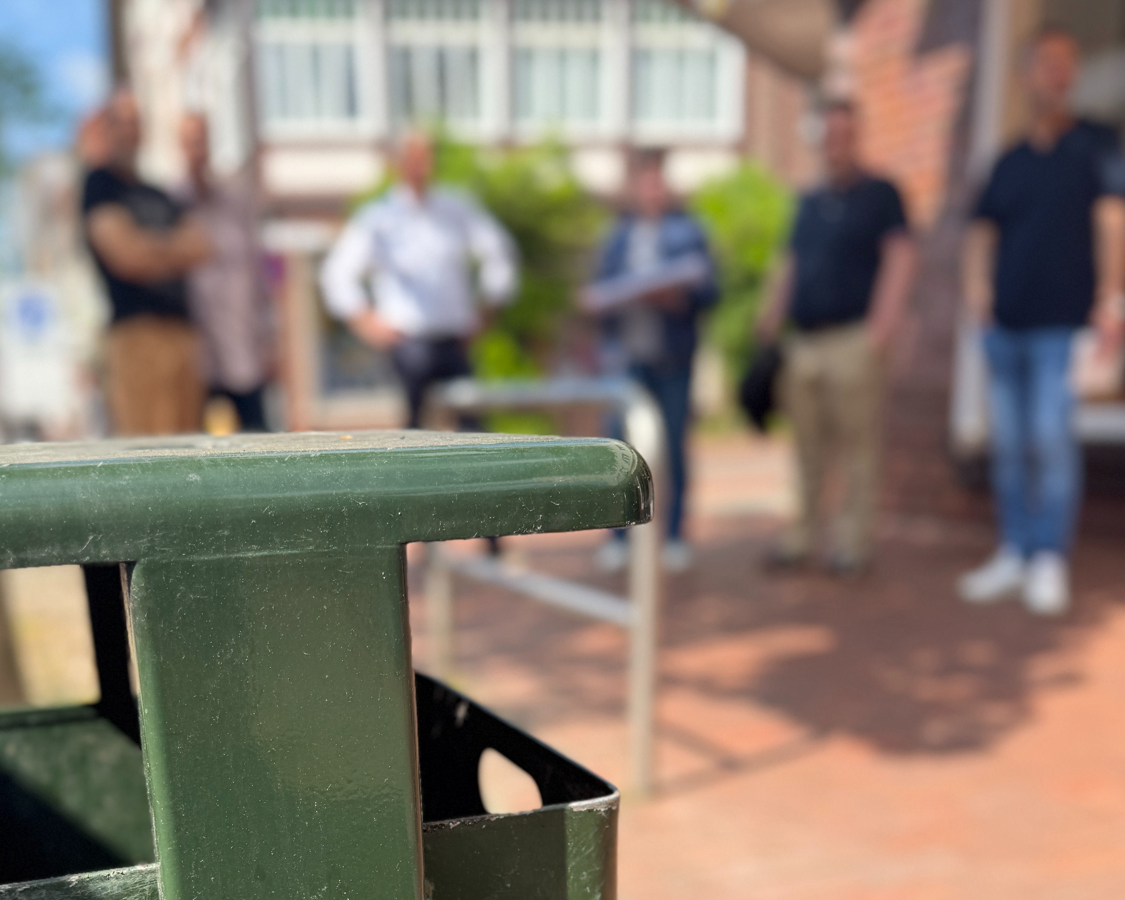 Verwaltung prüft Standorte für neue Mülleimer in der Innenstadt.