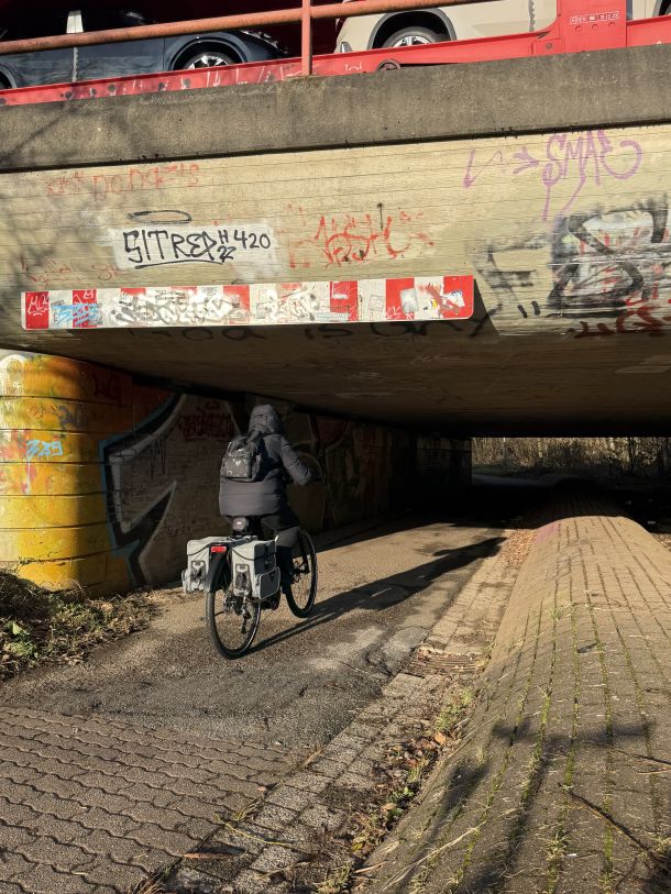 Die Bahnunterführung gehört zu den Bereichen, die nachts beim Passieren ein Gefühl von Unsicherheit erzeugen